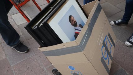 Comenzó retiro de fotografías del Presidente Boric en el Palacio de La Moneda