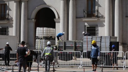   Cambio de mando: Preparativos finales en La Moneda a la espera de Kast 