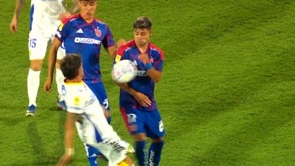   La justificación del VAR para no cobrar penal en polémica jugada protagonizada por Pablo Parra 