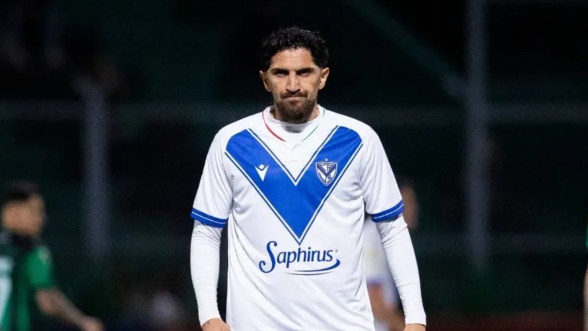 Diego Valdés superó su lesión y volvió a las canchas en empate de Vélez ante Tigre