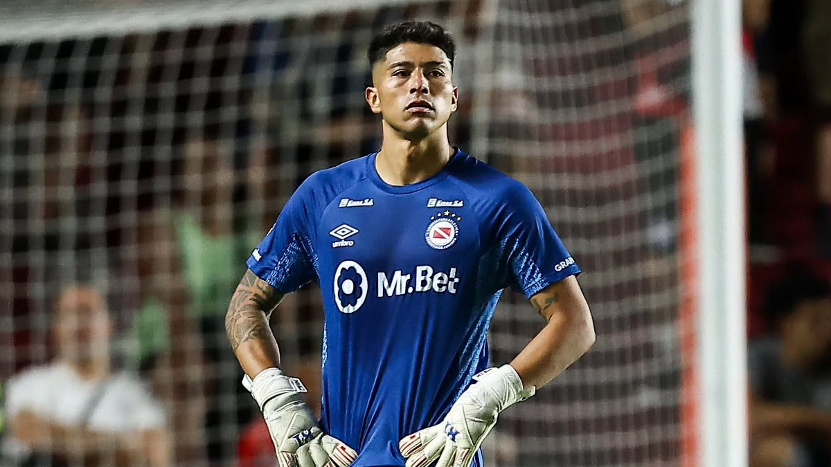 [VIDEO] Brayan Cortés tuvo atajadas claves en el empate de Argentinos Juniors ante Rosario Central