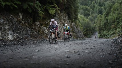   Ciclistas de 24 países recorren 2.900 km desde la Patagonia chilena hasta la argentina 