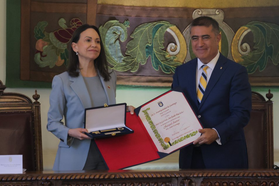 Machado recibió llaves de la ciudad de Santiago: "Demuestra el cariño del pueblo chileno"