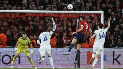   Aston Villa aguantó los abucheos contra 