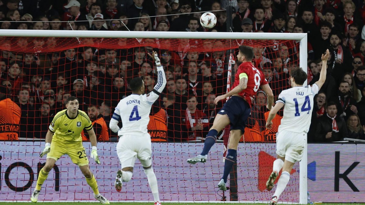 Aston Villa aguantó los abucheos contra "Dibu" Martínez y celebró ante Lille en la Europa League