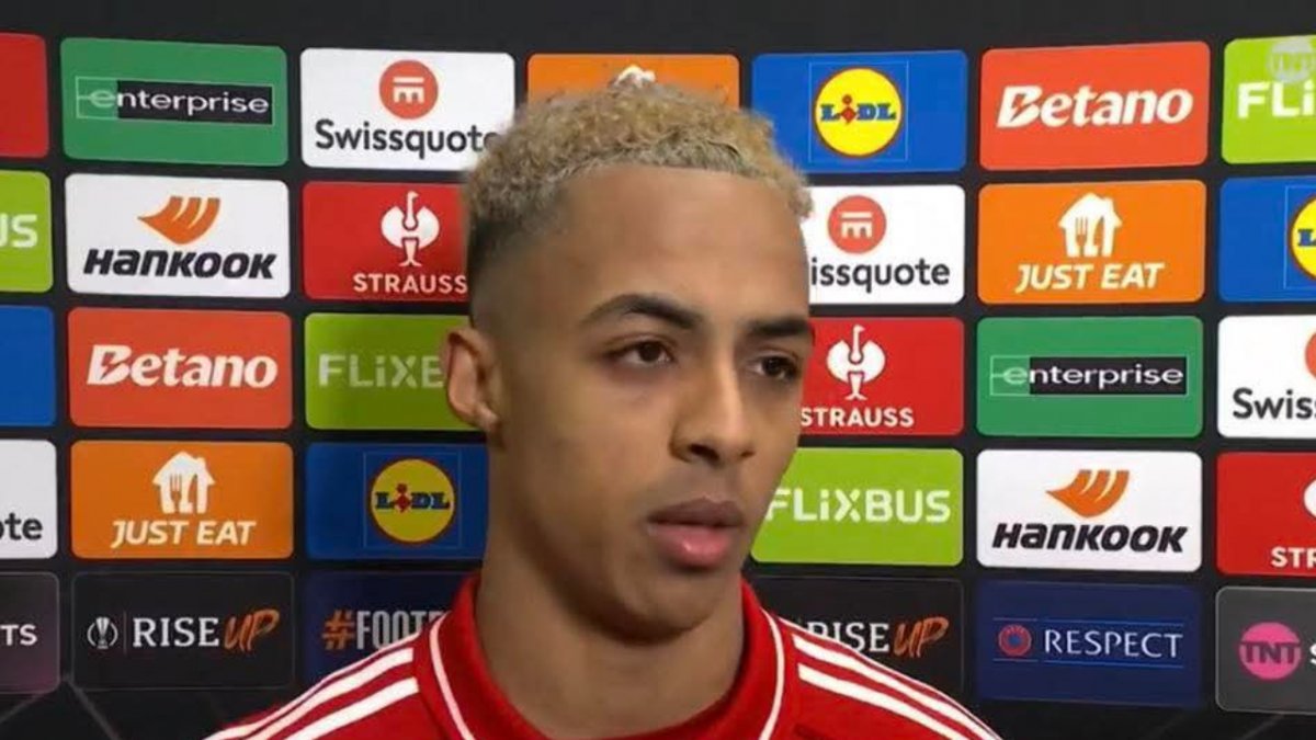 Jugador se viralizó en Inglaterra por insólita excusa tras caída de su equipo: La crema facial se corrió de mi cara