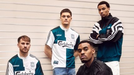   Liverpool presentó una vistosa camiseta vintage 