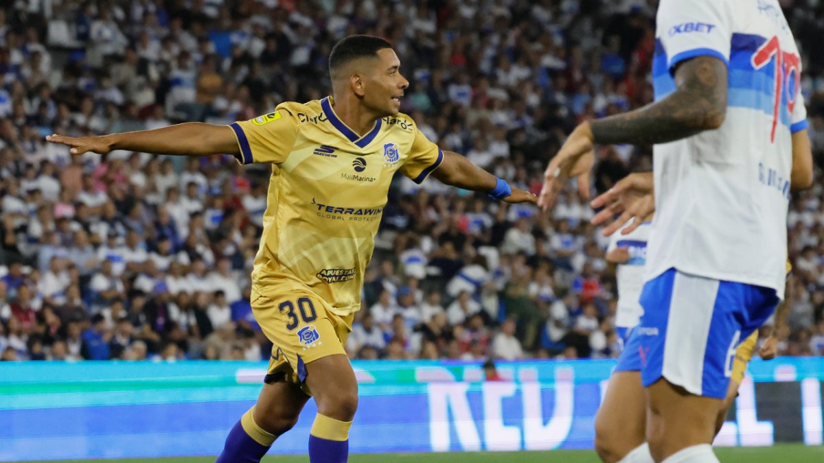 [VIDEO] Everton sacudió a la UC en el minuto 3 con una contra que anotó "Chorri" Palacios