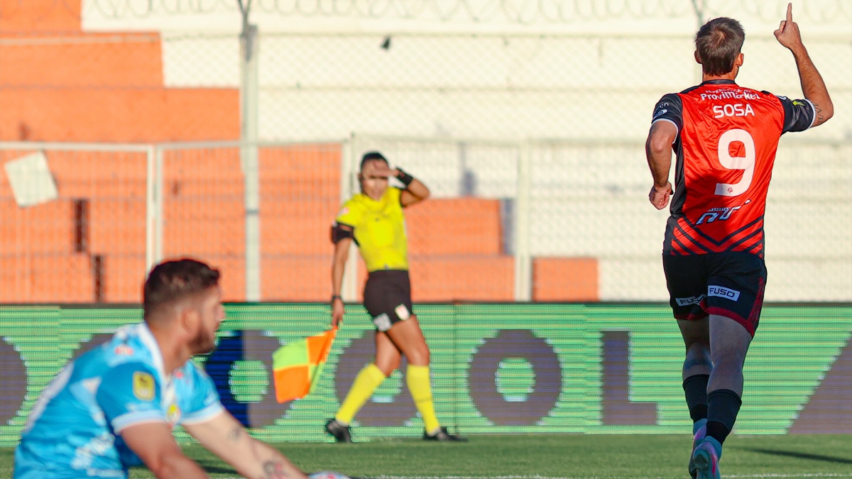 [VIDEO] Gonzalo Sosa y César Pinares ampliaron la diferencia de Limache sobre Cobresal