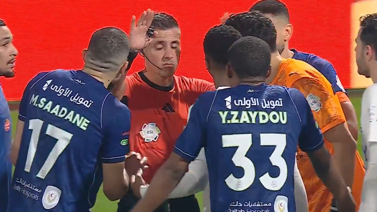 [VIDEO] Cristián Garay causó polémica en Arabia Saudita por agónico penal anulado en el VAR