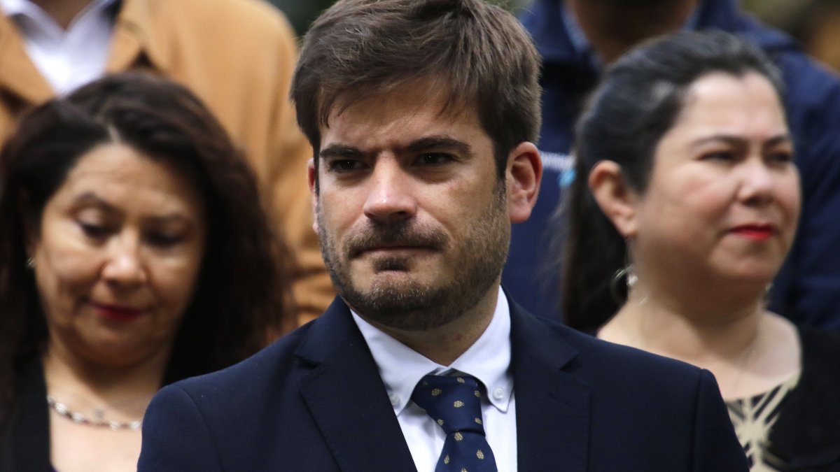 Diputado PPD acusa que "en el Ministerio de Vivienda se dio la instrucción de paralizar todo"