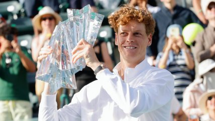   Jannik Sinner celebró el título número 25 de su carrera tras alzar el trofeo de Indian Wells 
