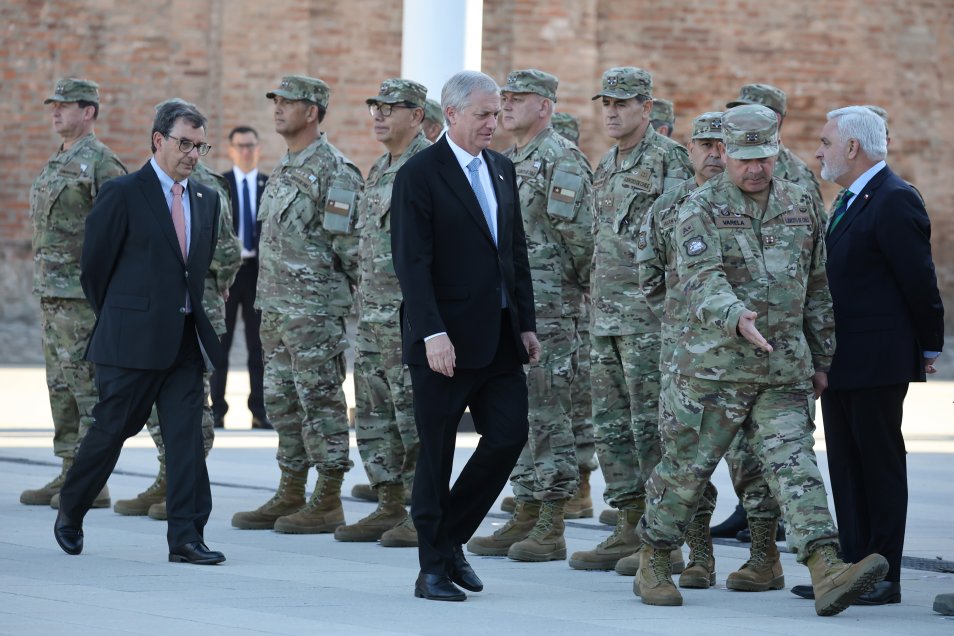 Presidente Kast visitó al comandante en jefe del Ejército