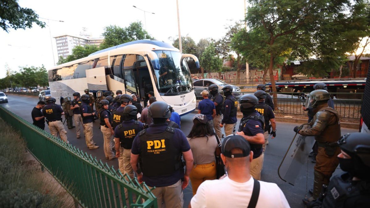 PDI y Carabineros detuvieron a sujeto con 33 causas judiciales durante operativo en Estación Central