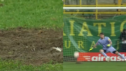   [VIDEO] Insólito: Agujero en la cancha permitió gol de la victoria en liga de fútbol europeo 
