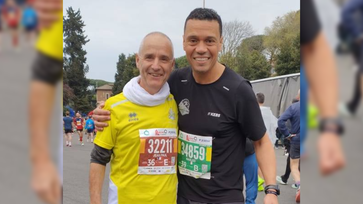 Junto a la "Atlética Vaticana": Cardenal francés corrió el maratón de Roma a sus 64 años