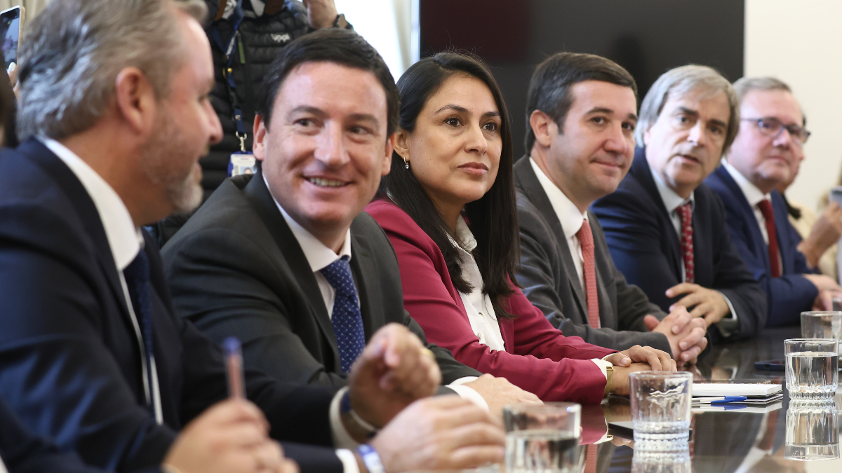 Oficialismo desdramatiza "fuego amigo" ante críticas por medidas del gobierno de Kast