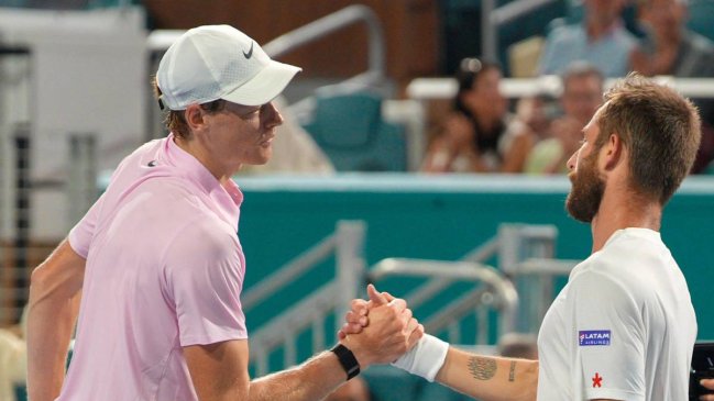 Jannik Sinner avanzó en Miami y batió récord de Novak Djokovic