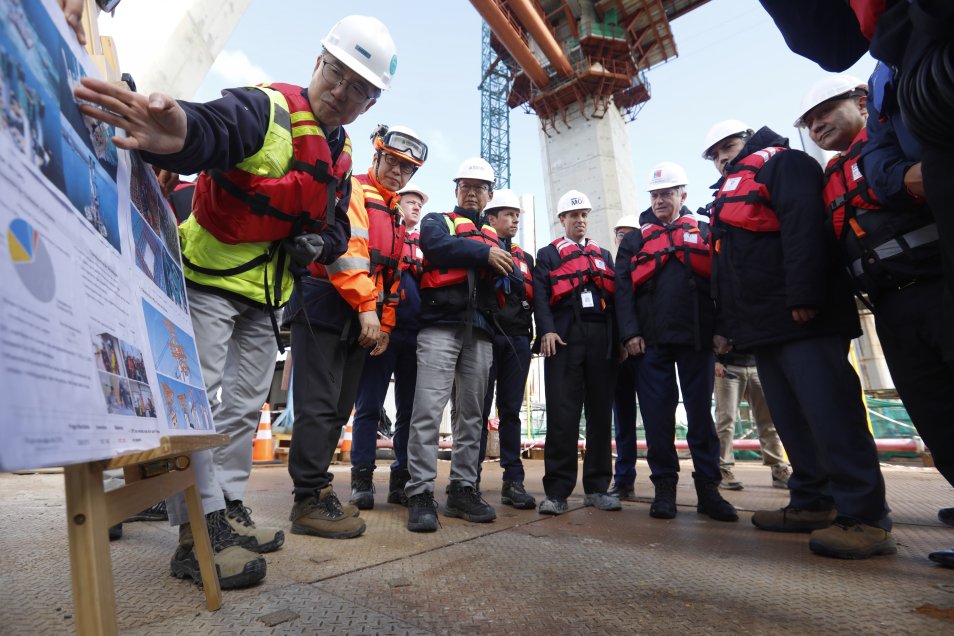 Presidente Kast inspeccionó avances del puente sobre el canal de Chacao