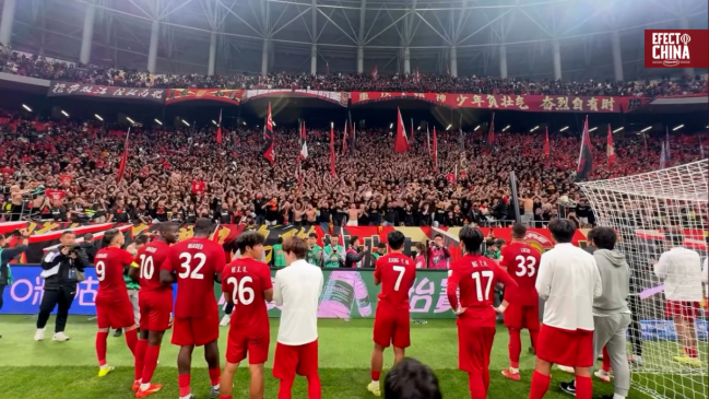 Hinchada china cantó 