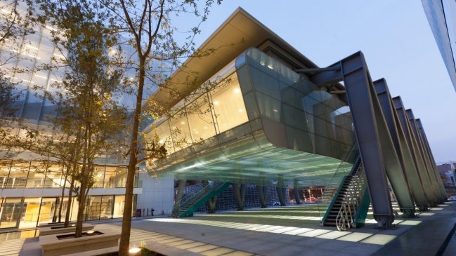 Emergencia química obligó a evacuar Campus Beauchef de la U. de Chile