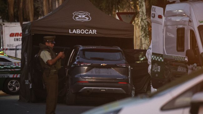 Investigan hallazgo de cuerpo al interior de automóvil en Quinta Normal