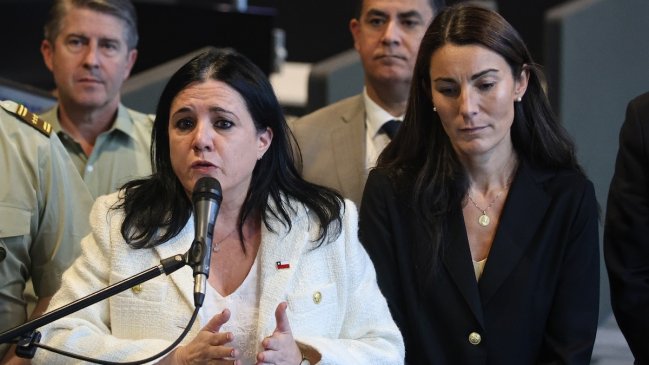 Gobierno se querella por asesinato de inspectora y pide instalar detectores de metales en colegios