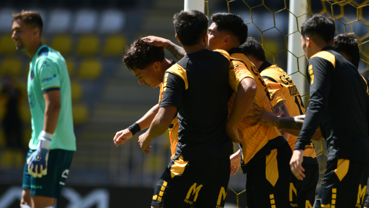 Coquimbo logró épica remontada ante D. Concepción y es líder en la Copa de la Liga