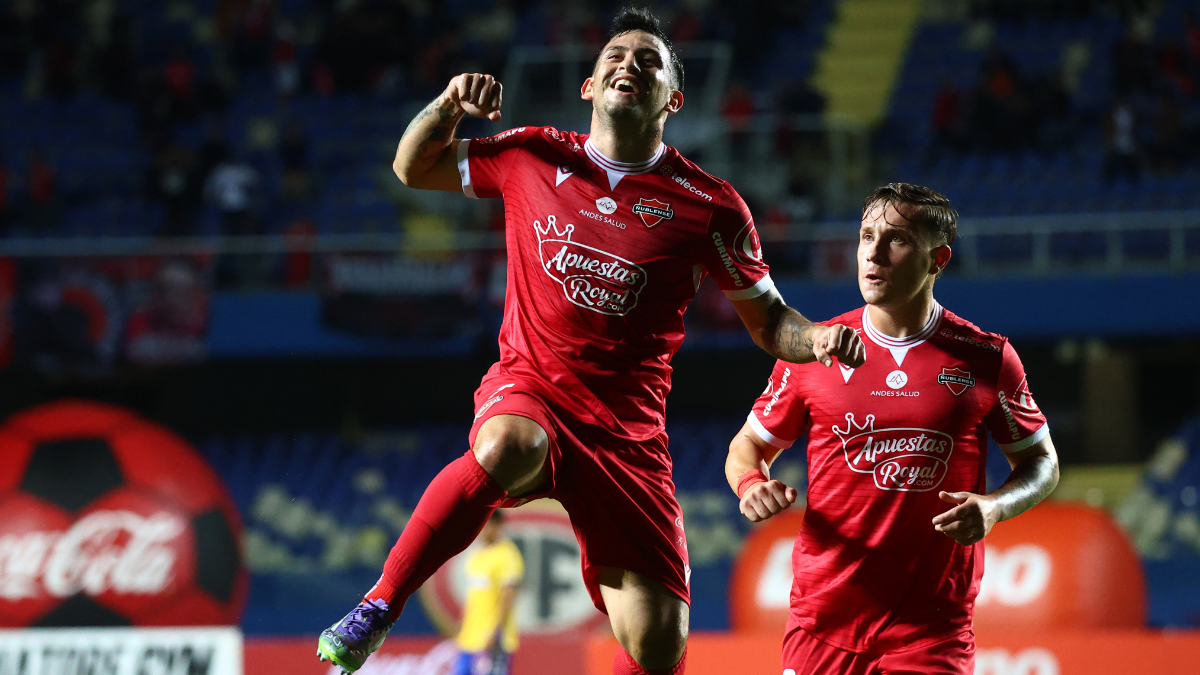 Ñublense se impuso ante Universidad de Concepción y sostuvo su liderato en la Copa de la Liga