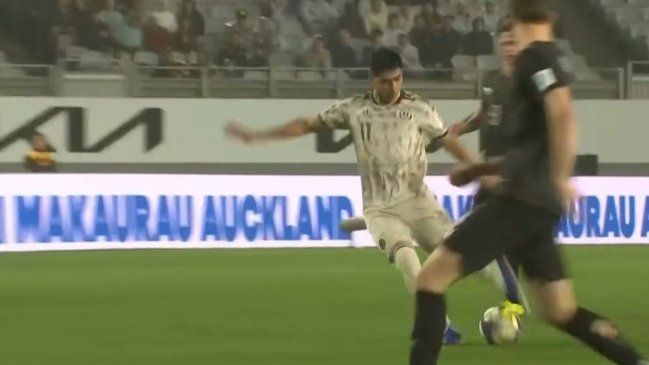 [VIDEO] La Roja avisó a Nueva Zelanda con un zurdazo de Osorio al minuto de partido
