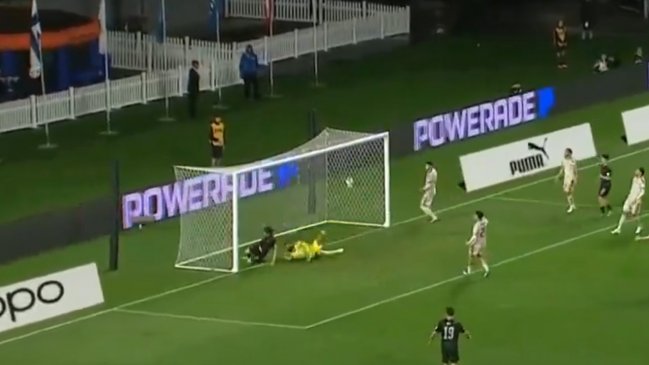 [VIDEO] El gol de Jesse Randall para el tercero de Nueva Zelanda ante La Roja