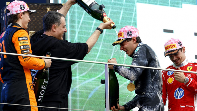 Kimi Antonelli tuvo que celebrar con champagne sin alcohol su victoria en el GP de Japón