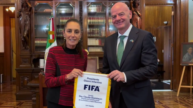 Claudia Sheinbaum recibió a Infantino en el Palacio Nacional de México previo al Mundial