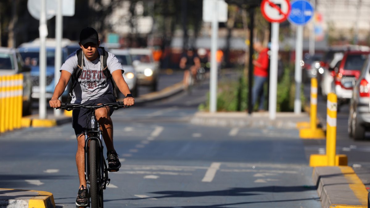 Ciclovía de la Alameda: Kast defendió paralización para priorizar a 