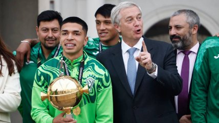   José Antonio Kast recibió a la sub 20 de Santiago Wanderers en La Moneda 