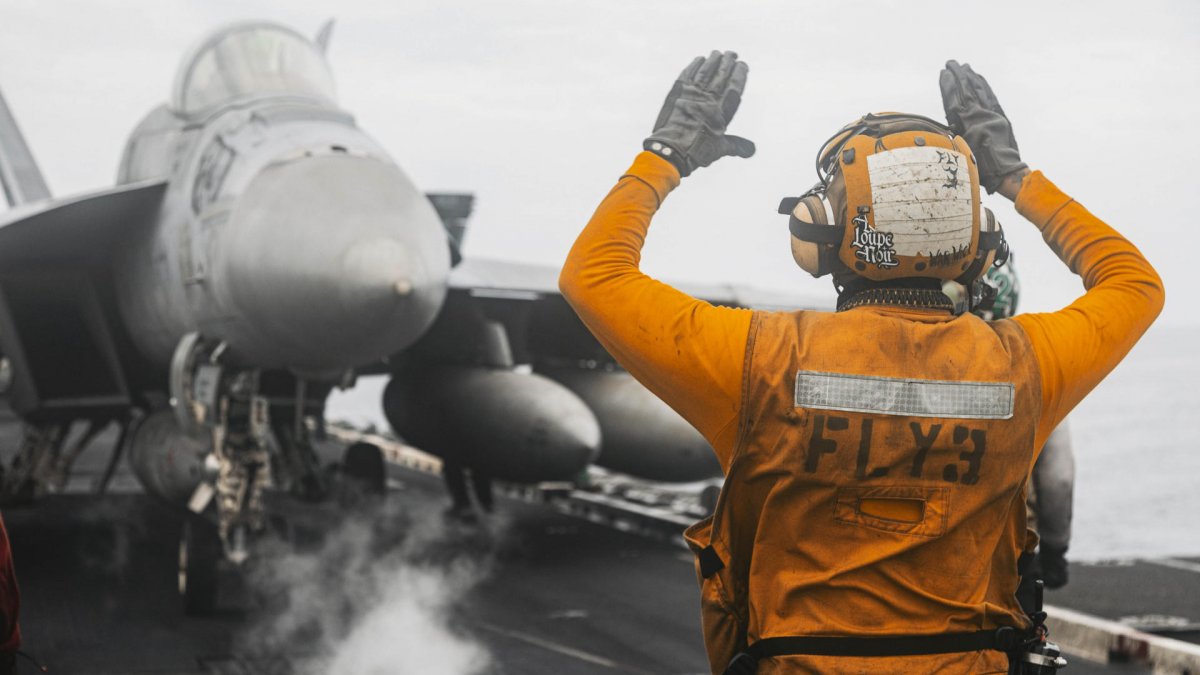 Avión de EE.UU. se estrelló cerca del estrecho de Ormuz