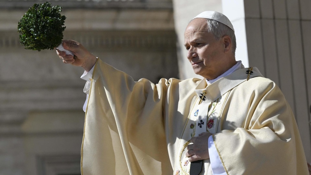 León XIV en su primer mensaje de Pascua: Llamado a la paz sin mencionar conflictos