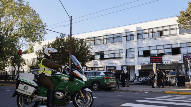 Caída de portón deja a cuatro estudiantes lesionados durante manifestación en Puente Alto