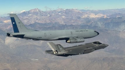 ¿El futuro caza nacional? FACh abasteció en el aire a los F-35 Lightning II