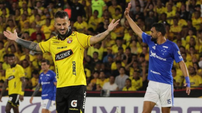 Escándalo en el grupo de la UC: Arbitro de Barcelona vs. Cruzeiro denunció agresiones en Ecuador