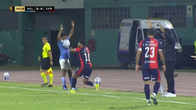 [VIDEO] Insólita expulsión en Libertadores: Paraguayo vio la roja por un pelotazo en la cara