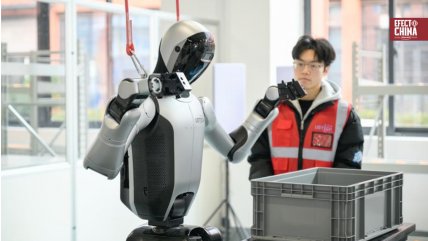   China estrenó su primera línea de producción masiva de robots humanoides 