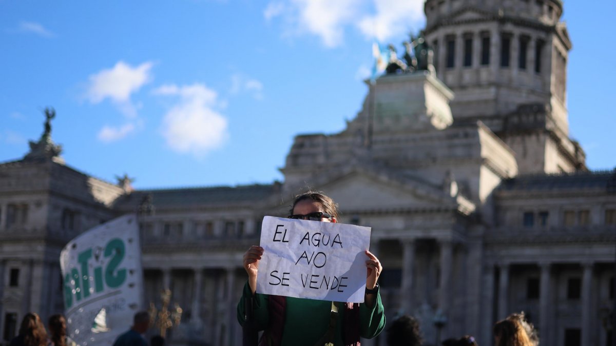 Gobierno argentino celebra nueva ley de glaciares que favorece la minería