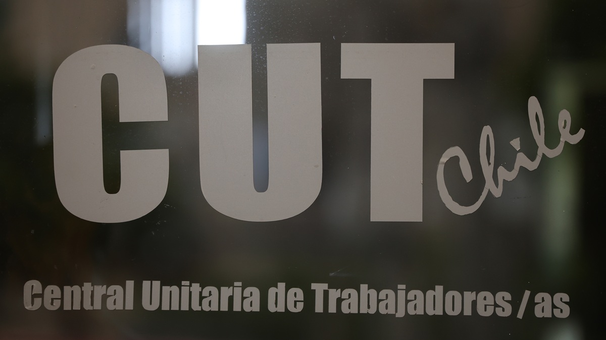 Gobierno y CUT inician negociación por salario mínimo en la antesala del 1 de mayo