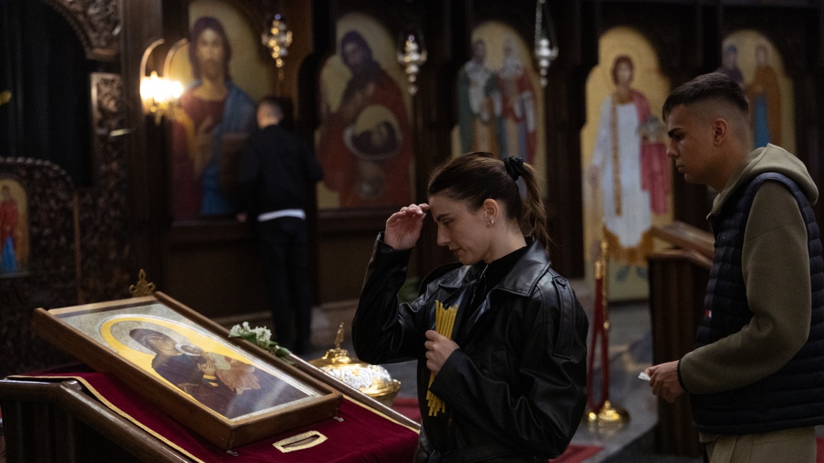 Católicos ortodoxos conmemoran el Viernes Santo en Europa oriental