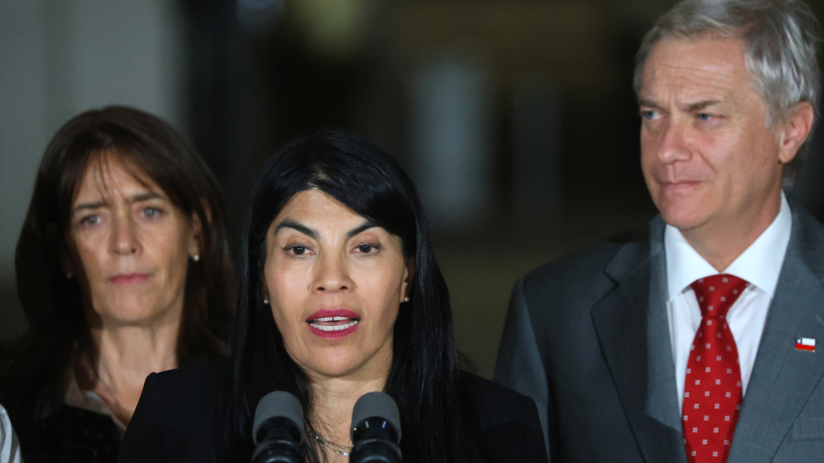 Ignacio Walker calificó de "inaceptable" la postura del PC por agresión a ministra Lincolao