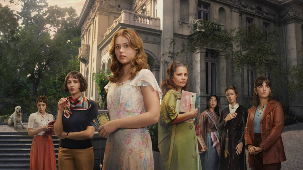 Mon Laferte estrenó el tema principal para la serie "La Casa de los Espíritus"