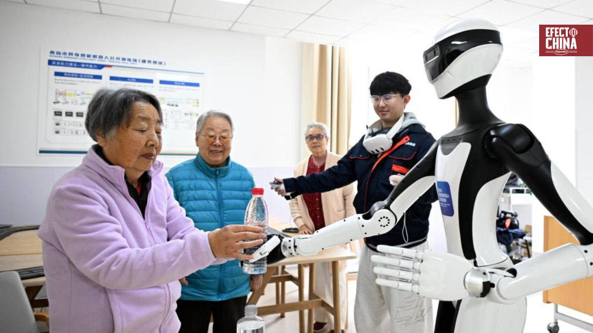 Centro en Shandong entrena robots para asistir a personas mayores