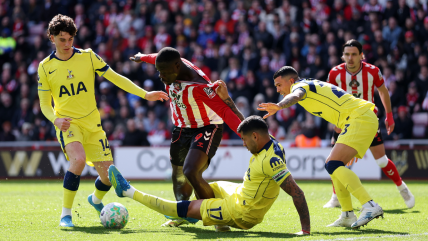   Tottenham cayó ante Sunderland y se mantuvo en la zona de descenso en la Premier League 
