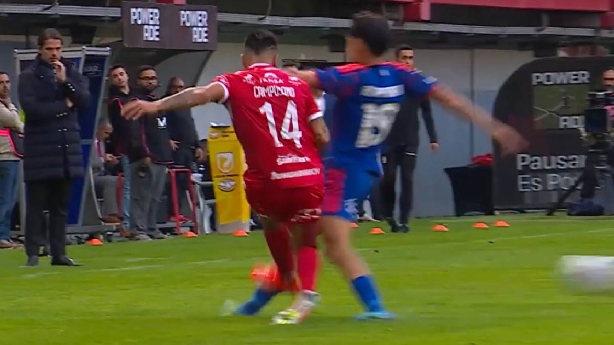 "El jugador de la U antepone el pie": El diálogo del VAR en jugada de Campusano y Altamirano